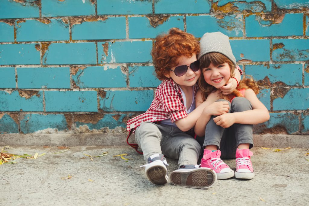 Inculquer la gentillesse à son enfant | Article de blogue de Kaleido