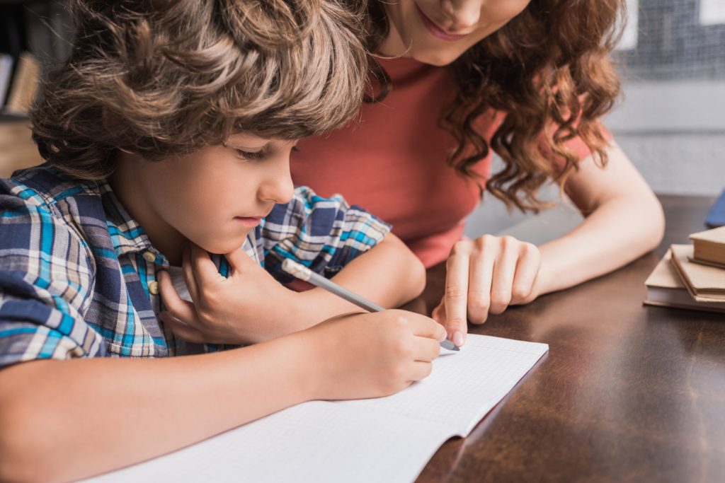 TDAH et période de devoirs: stratégies gagnantes! | Article de blogue de Kaleido