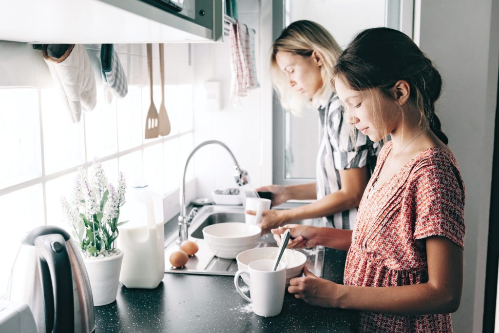 Impliquer son ado à la maison : comment s’y prendre? | Article de blogue de Kaleido